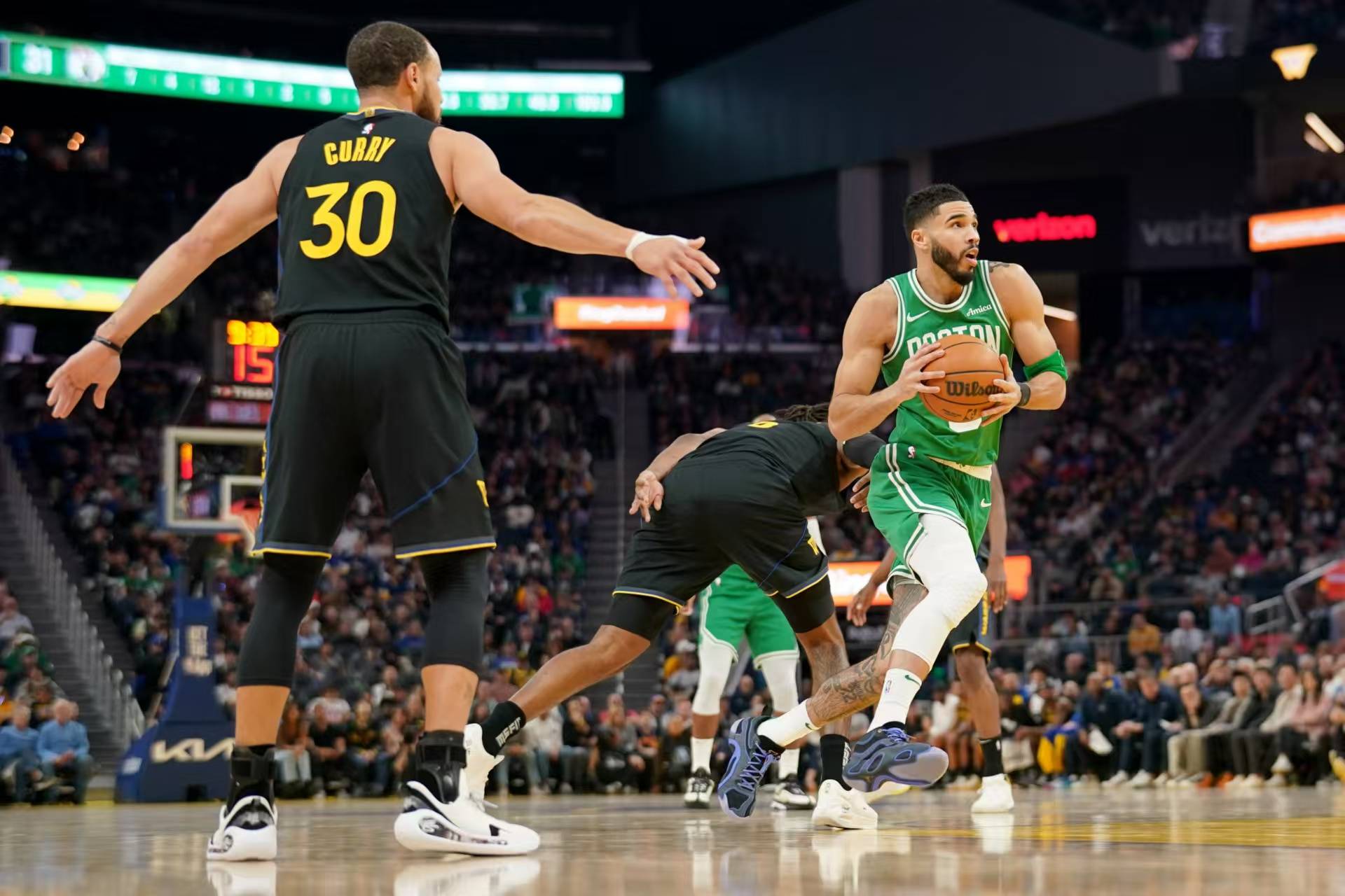 欧文三巨头联手，迎来胜利得分突破，凯尔特人冲击季后赛！