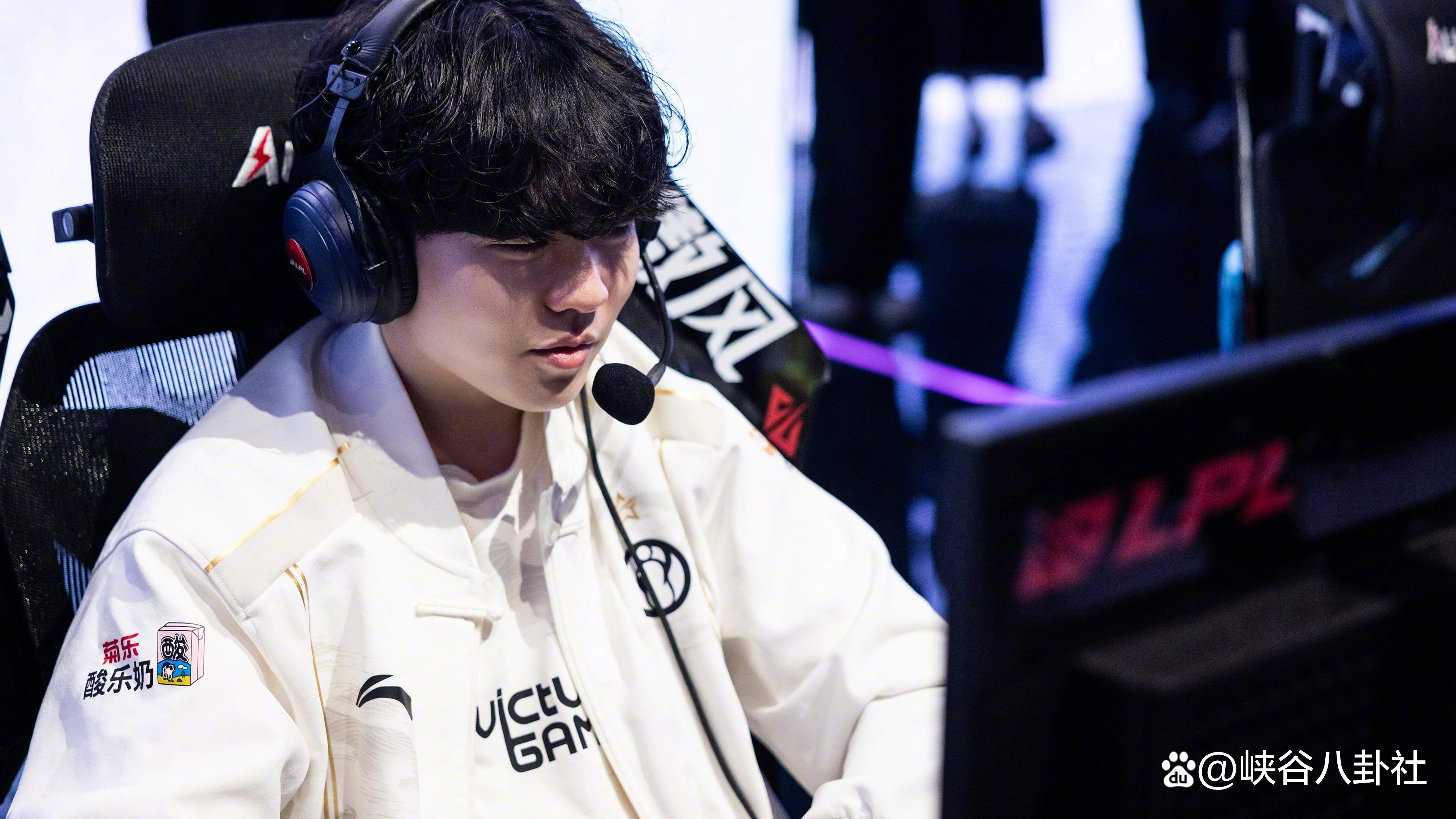 包含Rookie新星持续失利表现突出，IG前途光明！的词条